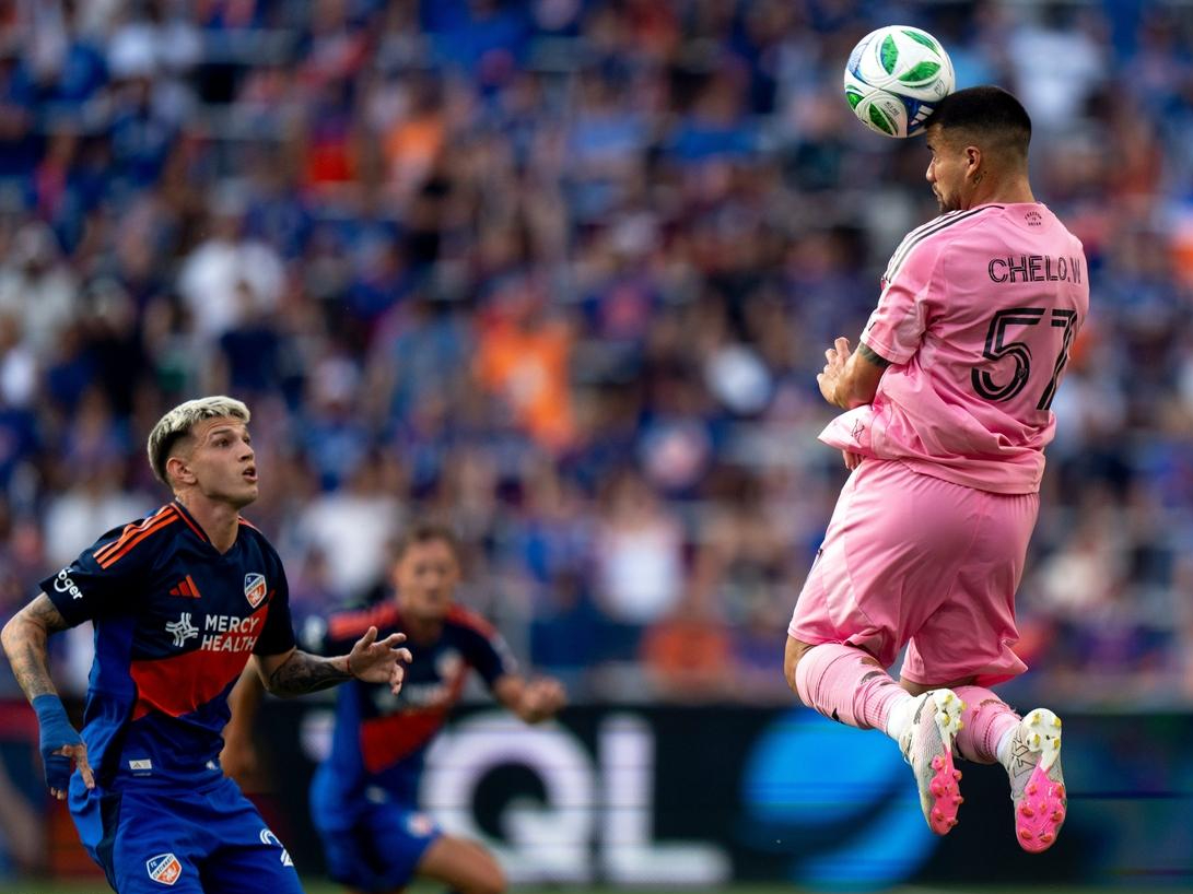 马德里竞技发布备战花絮,今晚伤情更新,葡超任务艰巨,身体对抗强度拉满(战争与和平解析) 马德里竞技发布备战花絮,今晚伤情更新,葡超任务艰巨,身体对抗强度拉满(战争与和平解析)