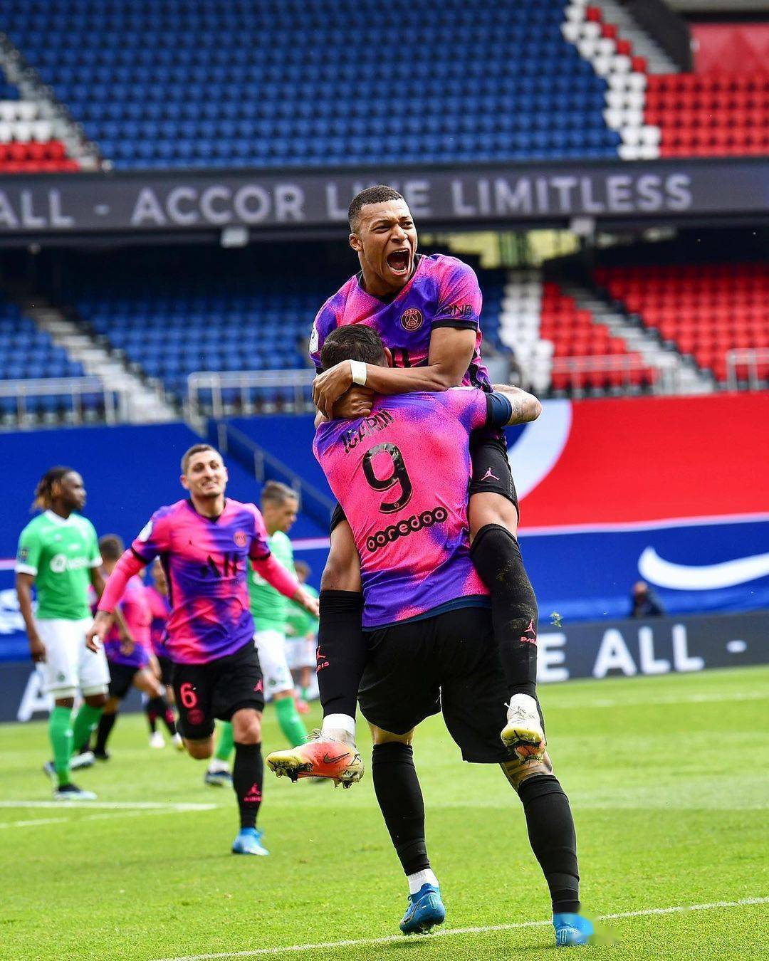 里尔训练开放日，集结日主帅复盘引欢呼，法甲在即，球队文化再被提及的简单介绍