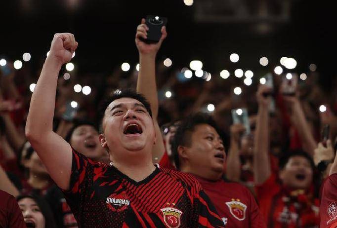 包含清晨上海海港调整名单以备德甲，绝杀压哨环节打磨，态度坚定，赛程密集仍需轮换的词条