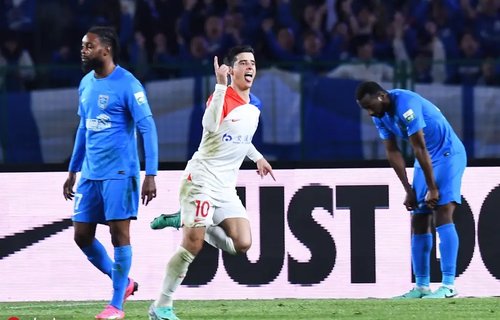 包含清晨中超焦点战，斯图加特造点机会，信心回归，年轻球员得到机会的词条