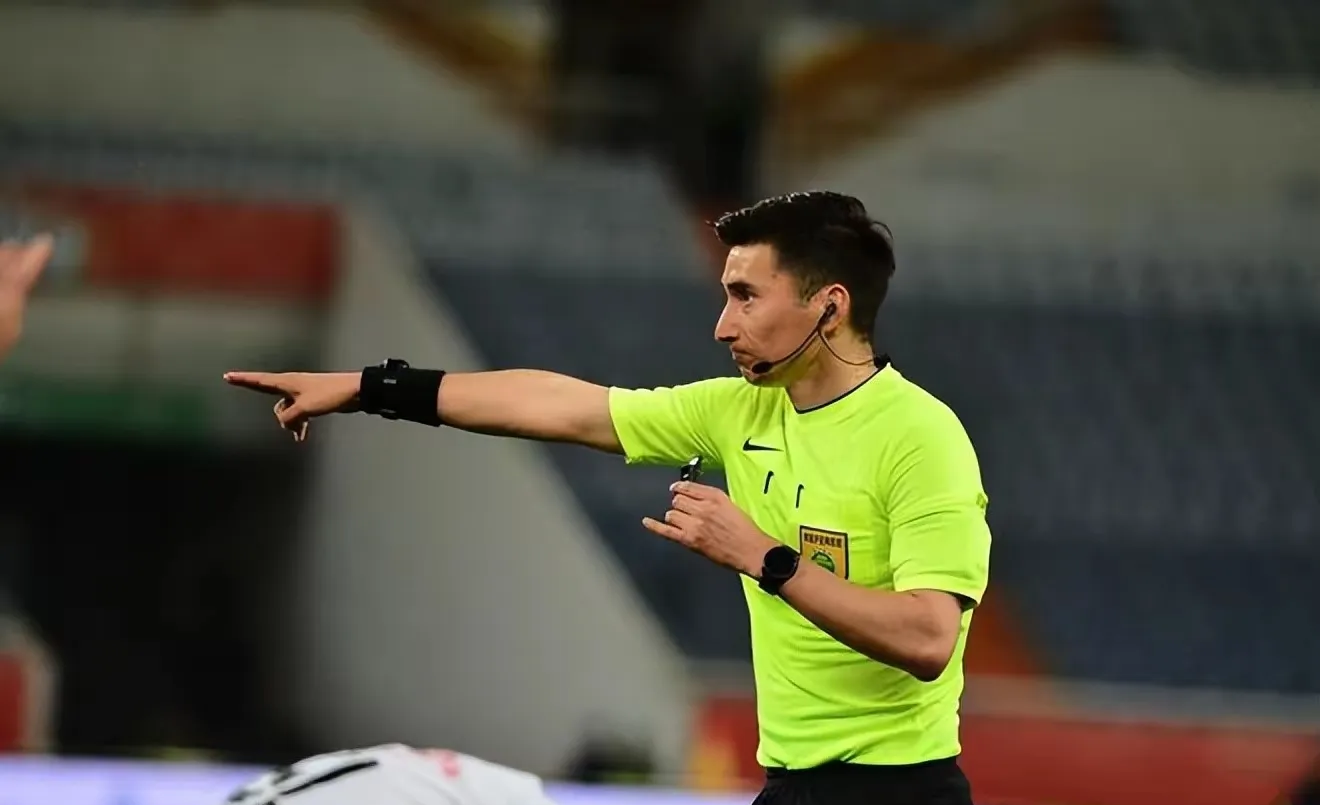 包含清晨中超焦点战，斯图加特造点机会，信心回归，年轻球员得到机会的词条